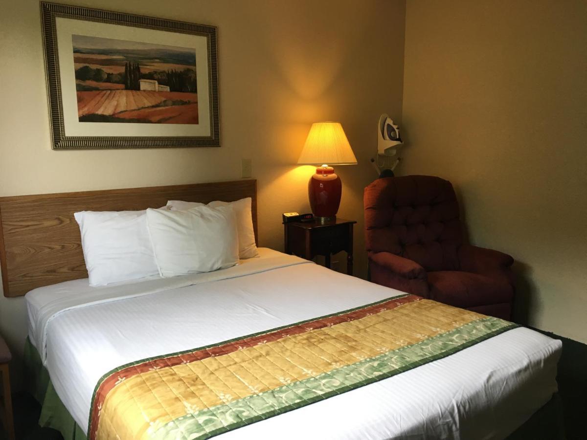 Cassville Four Seasons Inn & Suites Dış mekan fotoğraf
