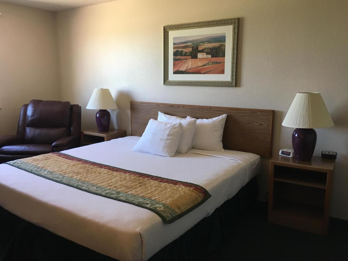 Cassville Four Seasons Inn & Suites Dış mekan fotoğraf