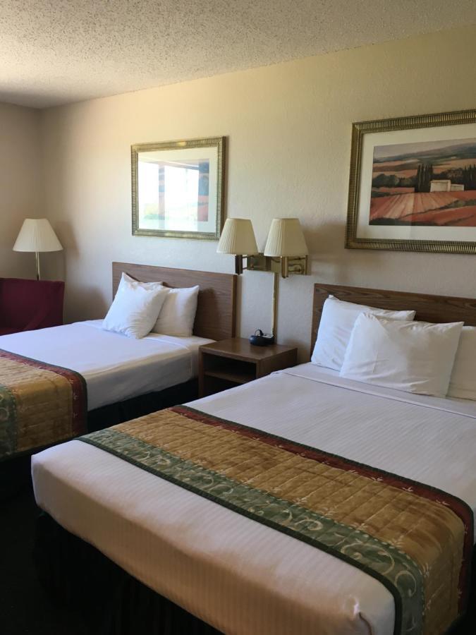 Cassville Four Seasons Inn & Suites Dış mekan fotoğraf
