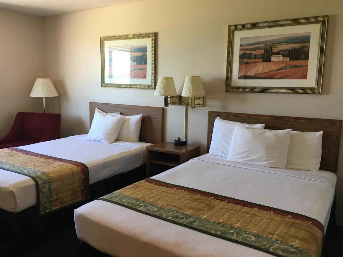 Cassville Four Seasons Inn & Suites Dış mekan fotoğraf