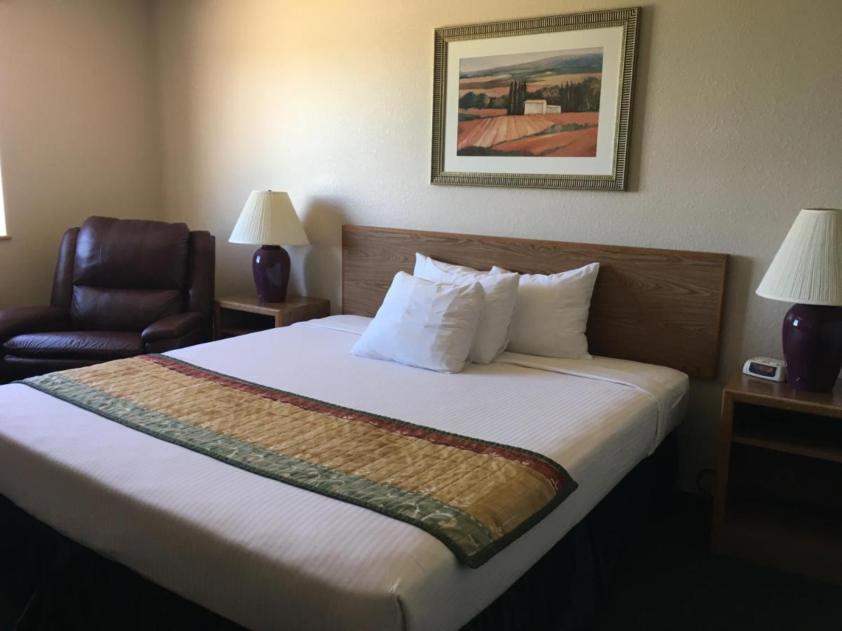 Cassville Four Seasons Inn & Suites Dış mekan fotoğraf